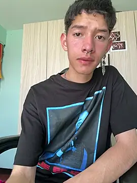Snapshot of heyy_noah11 chatting on July 28, 2026, 8:01 pm heyy noah11 online show from July 28, 2026, 8:01 pm
