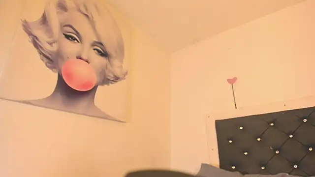 BiancaValentinna online show from October 27, 2025, 9:05 pm