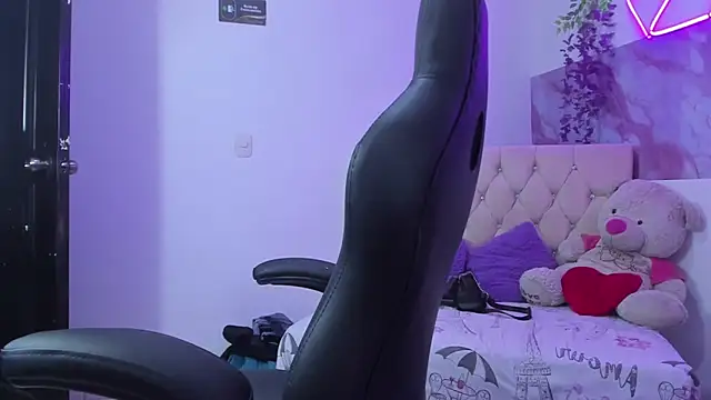 Sofi And Santy online show from April 18, 2026, 2:58 am