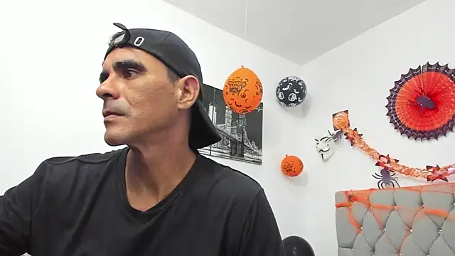 Sofi And Santy online show from October 15, 2025, 1:26 am