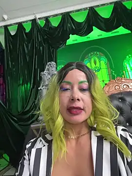 Snapshot of niki_la_rose_2_0 chatting on October 31, 2025, 12:57 pm niki la rose 2 0 online show from October 31, 2025, 12:57 pm