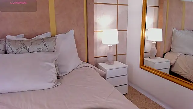 Snapshot of lyrabellini chatting on February 25, 2026, 11:21 am lyrabellini online show from February 25, 2026, 11:21 am