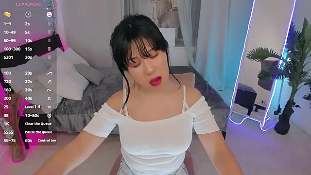 Erika Kim online show from November 8, 2025, 6:17 am