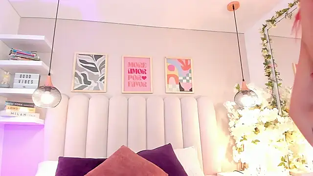 Isabella  gonzalez  online show from November 24, 2025, 3:39 am