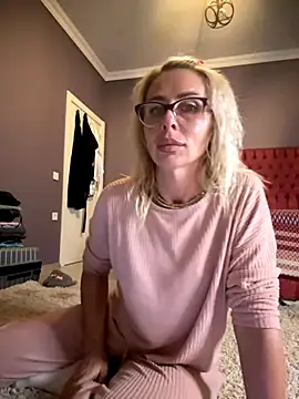 Snapshot of ElenabonyX chatting on November 13, 2025, 7:29 pm ElenabonyX online show from November 13, 2025, 7:29 pm