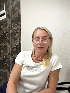 Snapshot of ElenabonyX chatting on October 31, 2025, 11:18 am ElenabonyX online show from October 31, 2025, 11:18 am