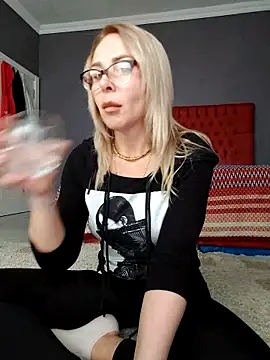 Snapshot of ElenabonyX chatting on February 7, 2026, 12:24 pm ElenabonyX online show from February 7, 2026, 12:24 pm