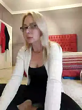 Snapshot of ElenabonyX chatting on February 18, 2026, 5:09 pm ElenabonyX online show from February 18, 2026, 5:09 pm