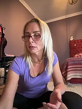 Snapshot of ElenabonyX chatting on November 3, 2025, 4:54 pm ElenabonyX online show from November 3, 2025, 4:54 pm