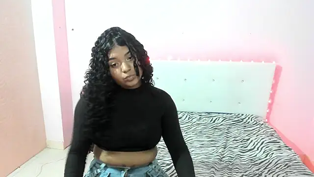 Snapshot of AlissonCurly_ chatting on October 20, 2025, 4:14 am AlissonCurly online show from October 20, 2025, 4:14 am