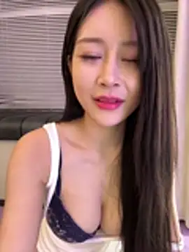 yiyi 3523 online show from July 6, 2026, 3:03 pm