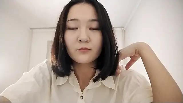 Lyndasilk online show from October 22, 2025, 2:05 pm