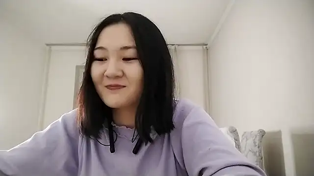 Lyndasilk online show from November 9, 2025, 2:21 pm