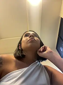 AlyssaRay online show from February 6, 2026, 6:48 pm