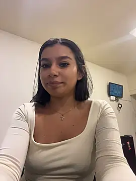 AlyssaRay online show from May 18, 2026, 4:01 pm