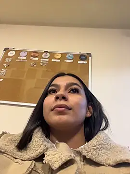 AlyssaRay online show from April 4, 2026, 11:39 am