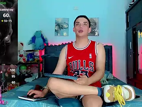 LuisStevens online show from October 19, 2025, 4:37 am