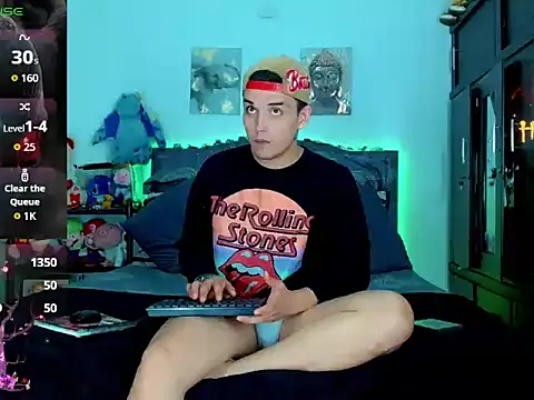 LuisStevens online show from October 21, 2025, 4:01 am
