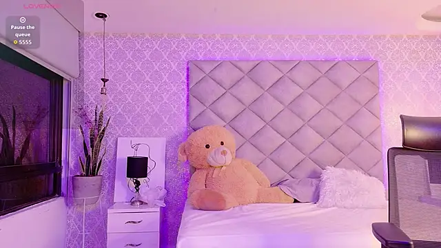 CARO ADAMS1 online show from February 18, 2026, 11:06 am