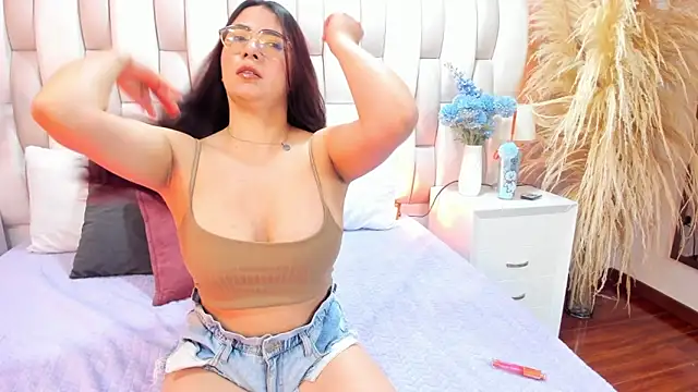 Ari lynn  online show from December 18, 2025, 5:12 am