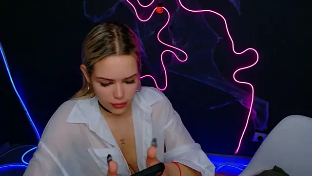 Eva Mooor online show from October 31, 2025, 3:25 am