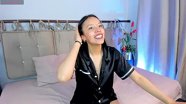 purple aura  online show from October 19, 2025, 12:41 pm