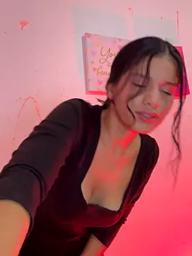 Snapshot of Julieta-Cutie chatting on October 19, 2025, 5:21 am Julieta-Cutie online show from October 19, 2025, 5:21 am