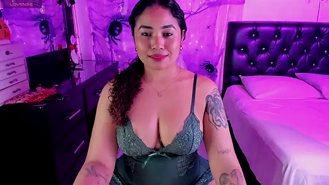 Snapshot of yournaughtysecret_ chatting on October 14, 2025, 12:44 am yournaughtysecret online show from October 14, 2025, 12:44 am