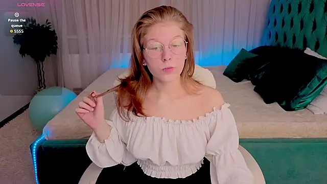 Angelie  Eyes online show from November 6, 2025, 3:27 pm