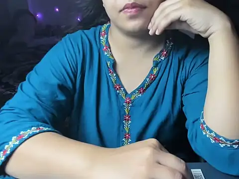 Snapshot of Divya68 chatting on October 17, 2025, 5:48 pm Divya68 online show from October 17, 2025, 5:48 pm