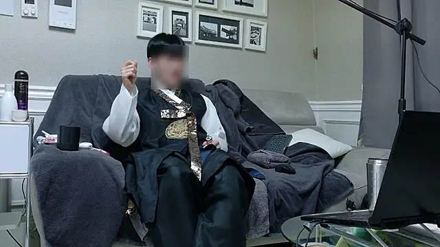 koreanboy2341 online show from February 16, 2026, 2:27 pm