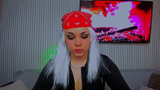EricaHoff23 online show from October 17, 2025, 7:33 am