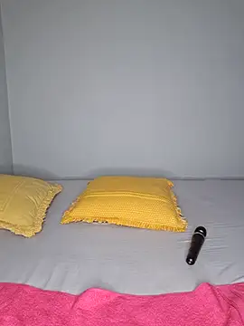 certifiedhottie2025 online show from October 20, 2025, 6:04 am