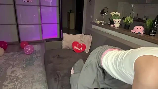 Jeremy1Scott online show from November 26, 2025, 3:28 am