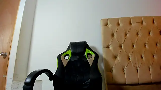 Hotblosson online show from October 29, 2025, 1:54 pm