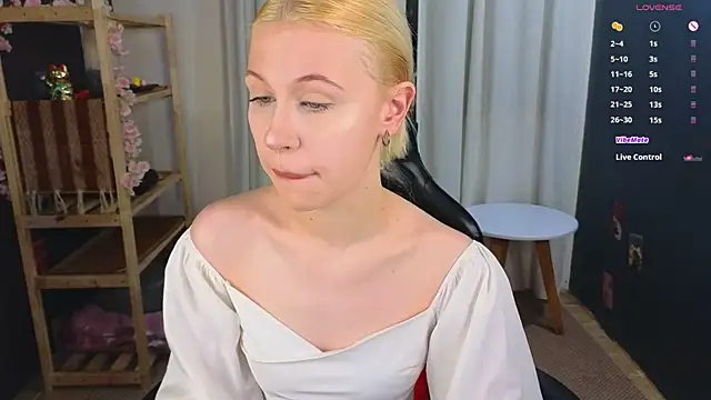 Snapshot of lovedrope chatting on November 25, 2025, 5:35 pm lovedrope online show from November 25, 2025, 5:35 pm