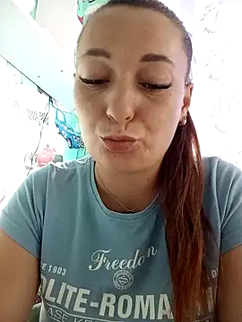 HollyDollsi online show from October 13, 2025, 10:17 am