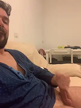 Snapshot of ReDiBastoni90 chatting on February 4, 2026, 6:03 pm ReDiBastoni90 online show from February 4, 2026, 6:03 pm