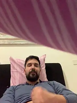 Snapshot of ReDiBastoni90 chatting on February 5, 2026, 11:11 pm ReDiBastoni90 online show from February 5, 2026, 11:11 pm