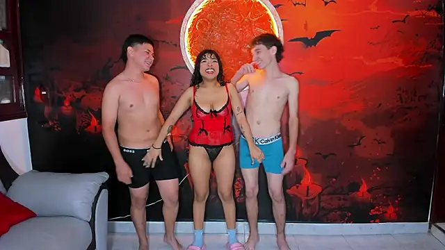 Snapshot of mycolection_girls chatting on March 12, 2026, 9:41 pm mycolection girls online show from March 12, 2026, 9:41 pm