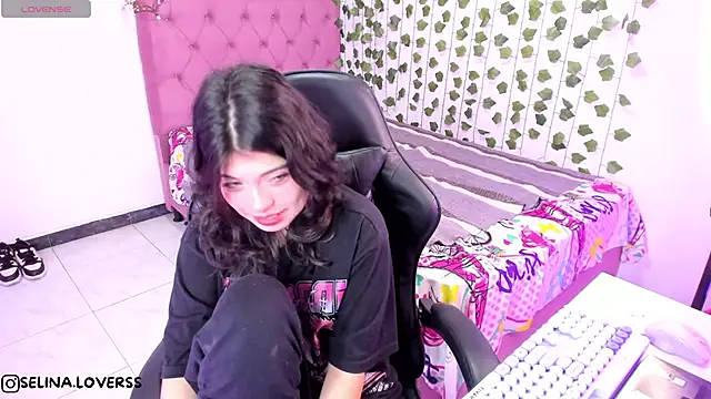 selina lovers  online show from November 8, 2025, 2:26 am