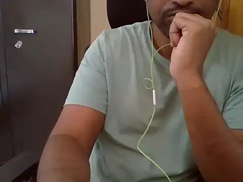 Snapshot of mpl_sub4 chatting on November 6, 2025, 5:44 am mpl sub4 online show from November 6, 2025, 5:44 am