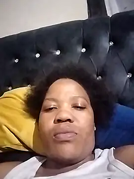 Snapshot of CaramelBoootie chatting on November 15, 2025, 5:50 pm CaramelBoootie online show from November 15, 2025, 5:50 pm