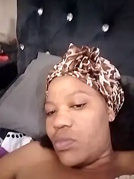 Snapshot of CaramelBoootie chatting on November 11, 2025, 7:36 am CaramelBoootie online show from November 11, 2025, 7:36 am