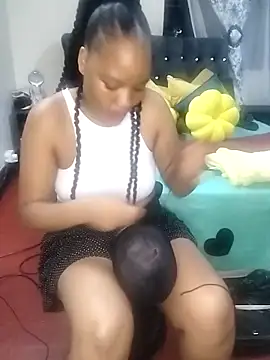 Snapshot of CaramelBoootie chatting on November 26, 2025, 5:13 pm CaramelBoootie online show from November 26, 2025, 5:13 pm