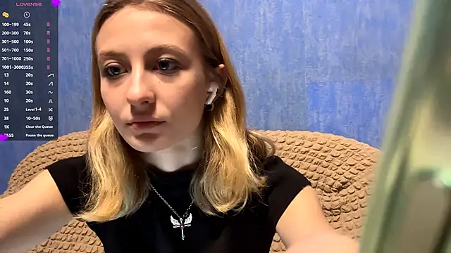 AmeliLia online show from February 12, 2026, 5:02 pm