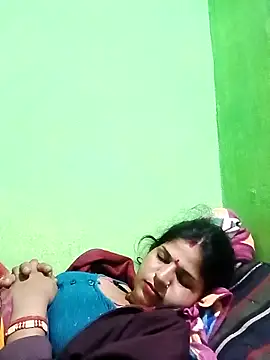 Karishma cute online show from November 29, 2025, 5:02 pm