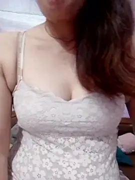 Snapshot of YiyinLy chatting on May 8, 2026, 5:17 pm YiyinLy online show from May 8, 2026, 5:17 pm