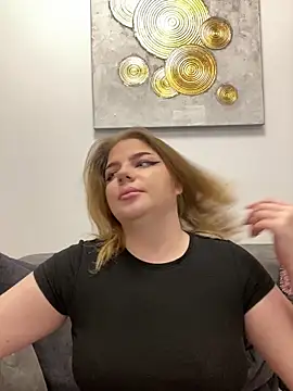 VickyKarter online show from October 15, 2025, 9:17 am