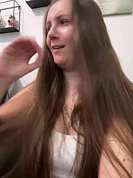 Amy  Leee  online show from December 21, 2025, 1:02 pm